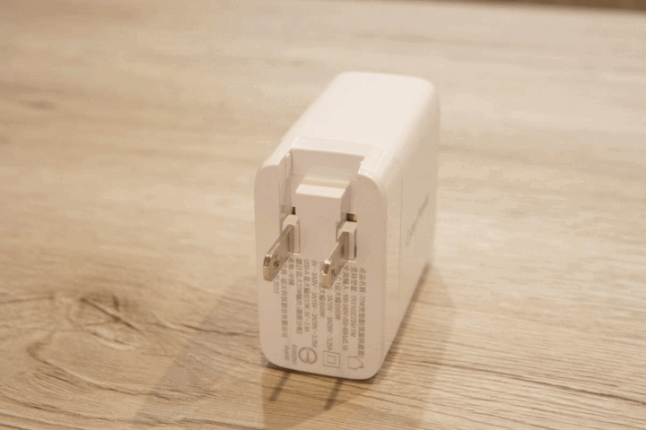 CyberPower 72W DPS GaN 氮化鎵充電器 簡易開箱