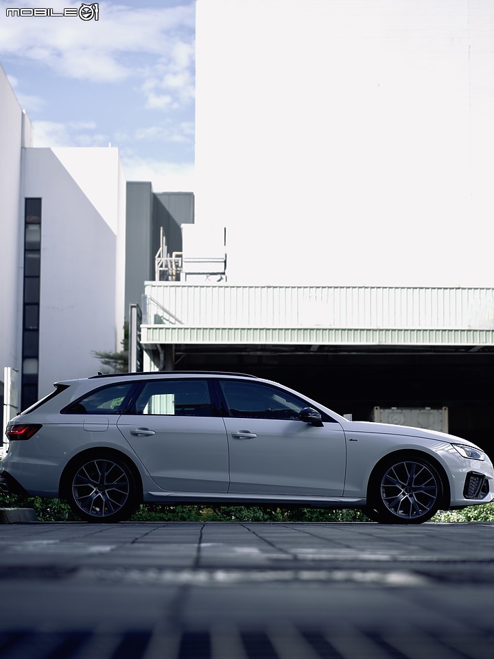 Audi A4 Avant Black Edition 實車照片分享