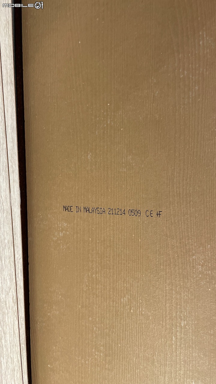 老宅裝修日誌……廢墟裝修進行中 Part VIII 要超耐磨木地板、SPC還是石晶地板？ 要直鋪／平鋪／還是架高？