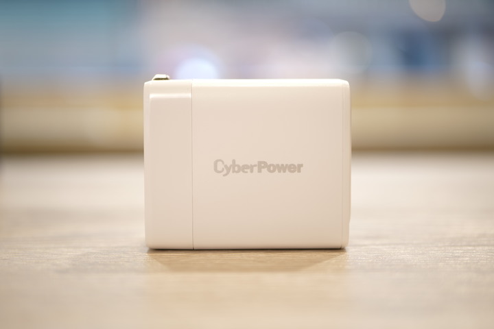 CyberPower 72W DPS GaN 氮化鎵充電器 簡易開箱