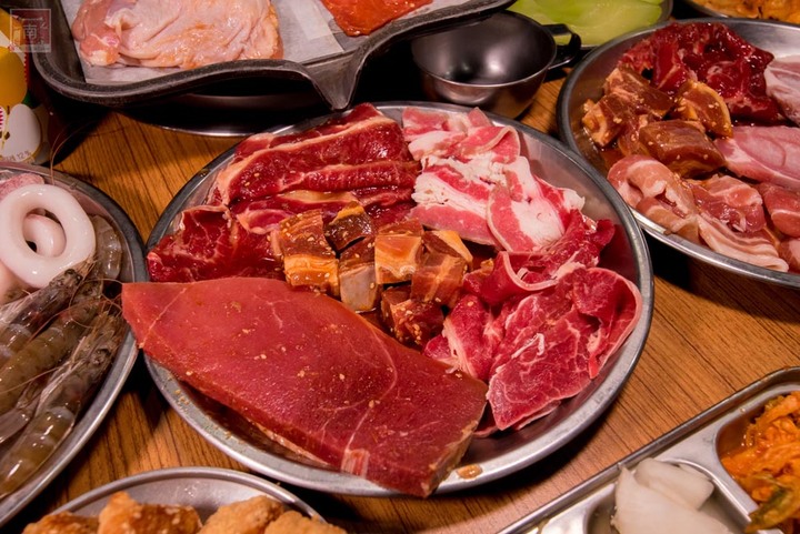 【臺南美食】台南韓式燒肉吃到飽,只要9起就有韓國烤肉和火鍋吃到飽~吃道飽韓式燒肉火鍋