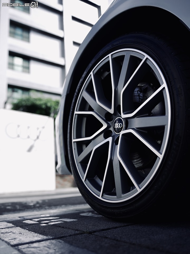 Audi A4 Avant Black Edition 實車照片分享