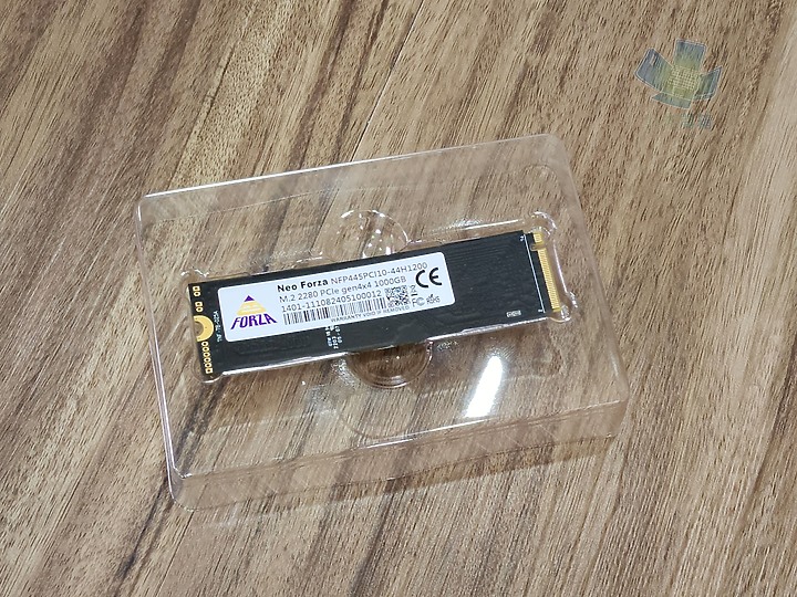 【小宅開箱】Neo Forza 凌航 NFP445 1TB PCIe SSD 石墨烯散熱片 CP值高又親民