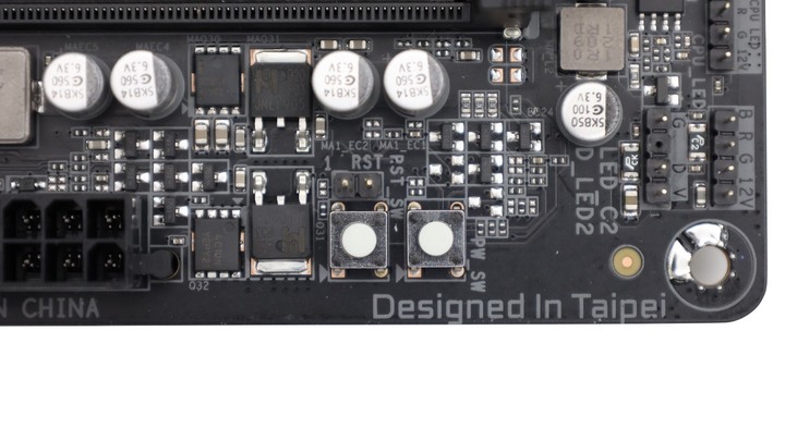 萬元內的 X670 AORUS，GIGABYTE X670 AORUS ELITE AX