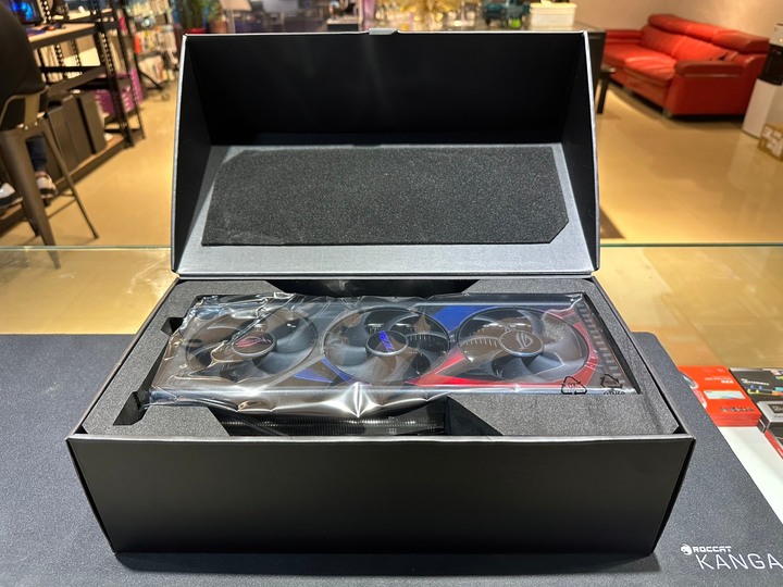 ASUS ROG Strix GeForce RTX™ 4090 OC 超頻版 16GB GDDR6X輕度開箱;卡皇中的卡皇