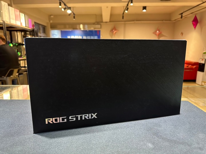 ASUS ROG Strix GeForce RTX™ 4090 OC 超頻版 16GB GDDR6X輕度開箱;卡皇中的卡皇