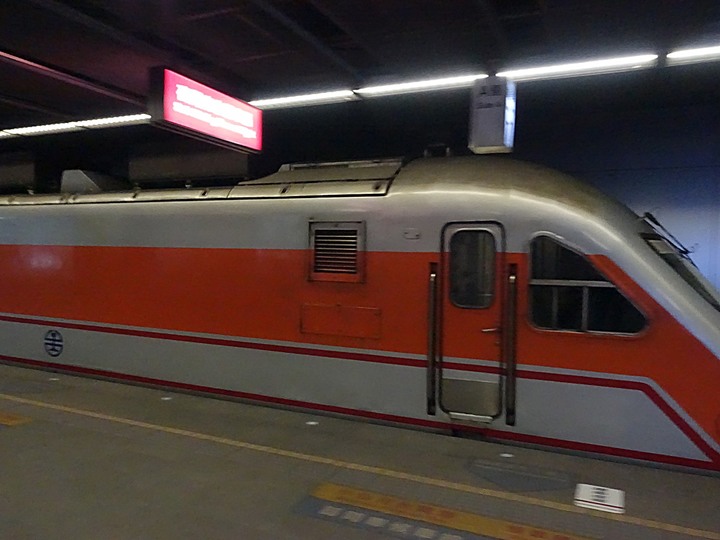 屏東境內火車站群 — 「鐵道旅行•幸福美好111」紀念章戳收集紀錄,附掛荒涼無人小站