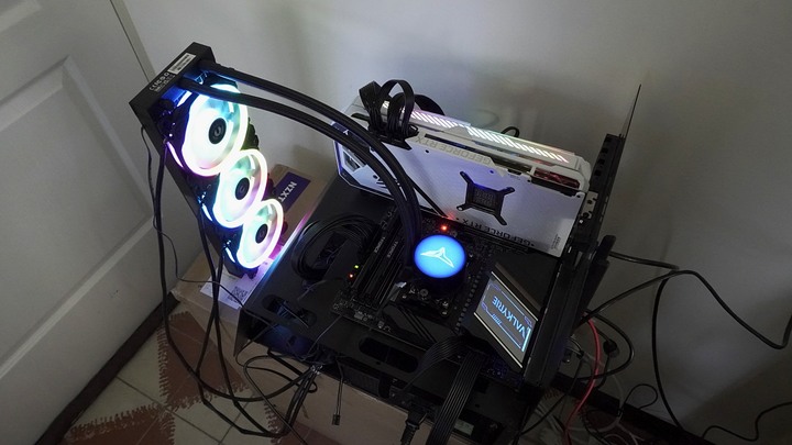 【開箱】武德充沛!BIOSTAR 映泰 X670E VALKYRIE 女武神旗艦開箱體驗