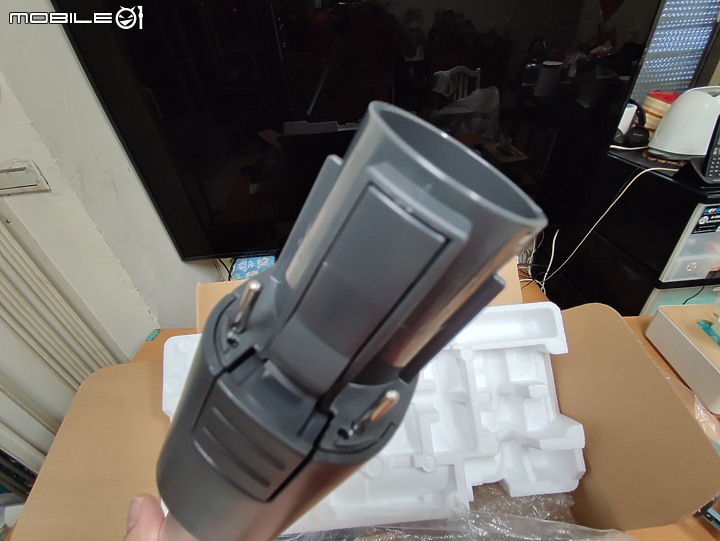 【 體驗分享 】Panasonic MC-A13G 羽量級無線吸塵器，極致輕巧天天打掃也不累！