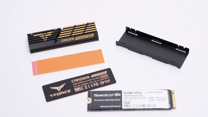 點我看大圖 散熱片買一送一?筆電桌機都適合的頂級 SSD!T-FORCE CARDEA A440 2T