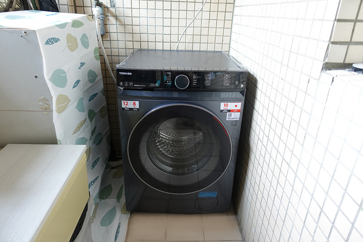 開箱|TOSHIBA東芝12KG洗脫烘變頻滾筒洗衣機TWD-BM130GF4TA聯網.超微奈米泡泡