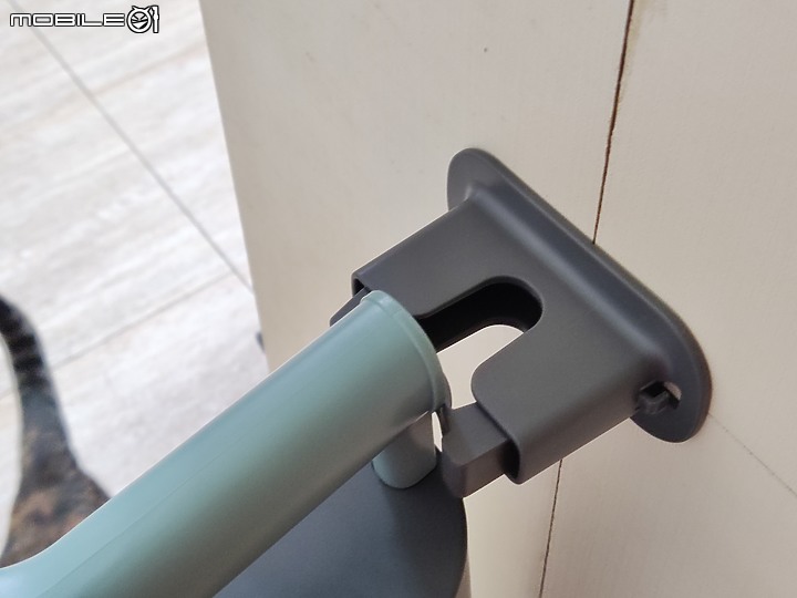 【 體驗分享 】Panasonic MC-A13G 羽量級無線吸塵器，極致輕巧天天打掃也不累！