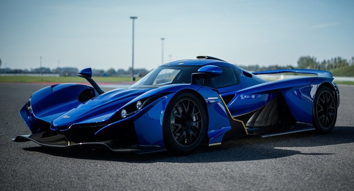 Nissan GT-R的動力、前F1車手調校 700匹捷克超跑Praga Bohema登場!