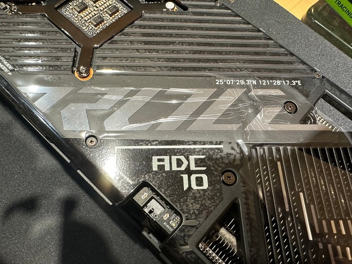 ASUS ROG Strix GeForce RTX™ 4090 OC 超頻版 16GB GDDR6X輕度開箱;卡皇中的卡皇