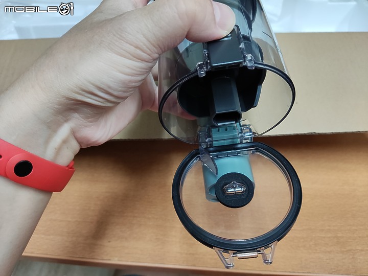 【 體驗分享 】Panasonic MC-A13G 羽量級無線吸塵器，極致輕巧天天打掃也不累！