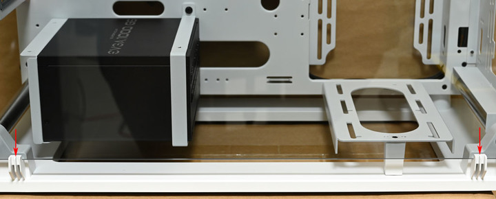 Thermaltake Core P3 TG Pro Snow Edition機殼開箱