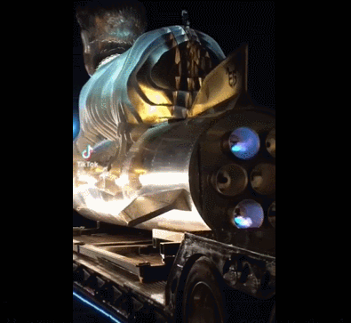 馬斯克公司的股價是否因其鐵粉的力挺與創意將一飛沖天?