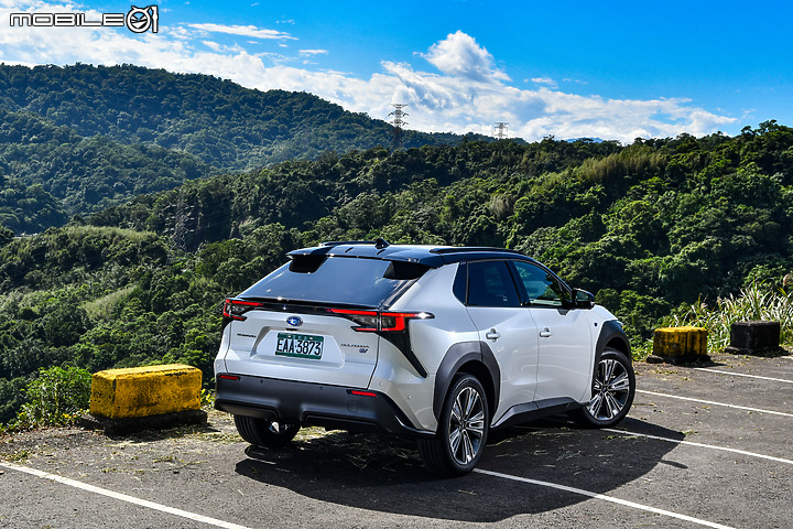 Subaru Solterra 試駕 │ 不失靈魂的純電,滿配bZ的體驗!