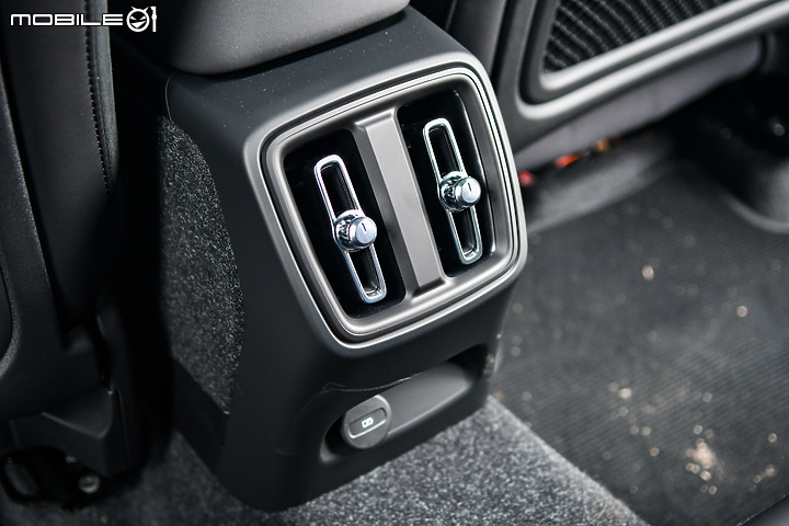 Volvo XC40 Recharge Single Motor全台首試(租?) │ 更便宜也更好開,先相處後再購買!