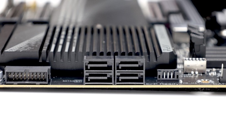 萬元內的 X670 AORUS，GIGABYTE X670 AORUS ELITE AX