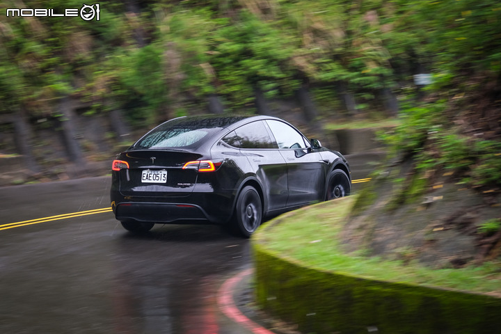 Tesla Model Y Performance 試駕｜來看電動休旅新神車如何虜獲人心！