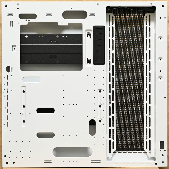 Thermaltake Core P3 TG Pro Snow Edition機殼開箱