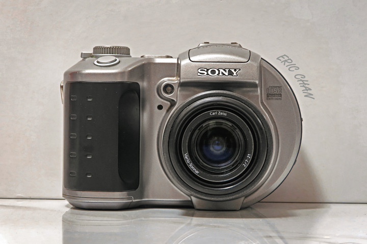 【懷舊分享】光碟式相機 - Sony Mavica CD400