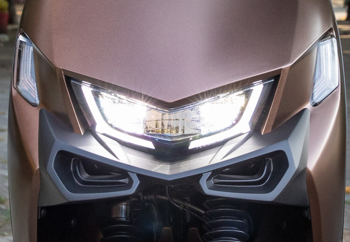 《試乘》 宏佳騰智慧電車 Ai-1 Ultra Belt ，就愛你的不乖，還有更多的穩定舒適、安全、導航及便利