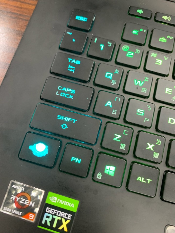 ASUS Strix SCAR 15 G533 鍵盤掉漆