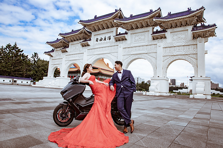 拍婚紗怎麼少得了小老婆呢