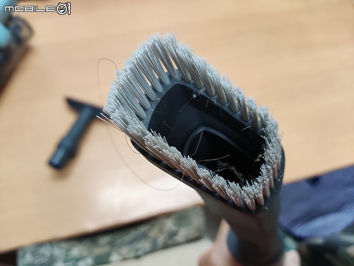 點我看大圖 【 體驗分享 】Panasonic MC-A13G 羽量級無線吸塵器,極致輕巧天天打掃也不累!