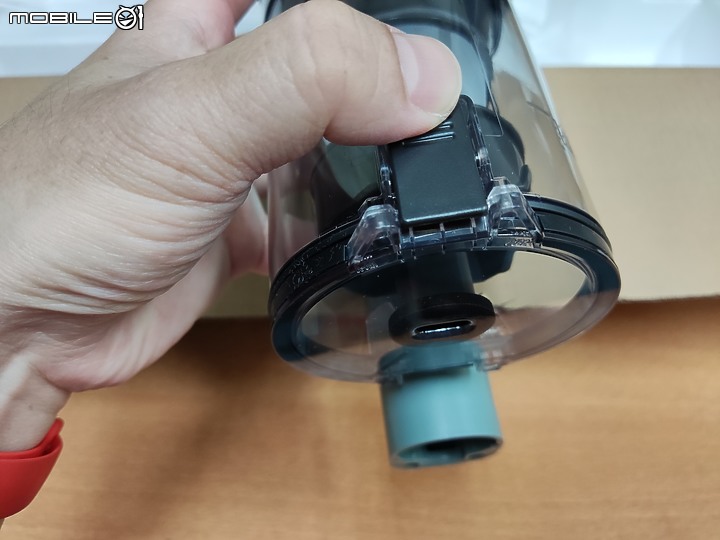 【 體驗分享 】Panasonic MC-A13G 羽量級無線吸塵器，極致輕巧天天打掃也不累！