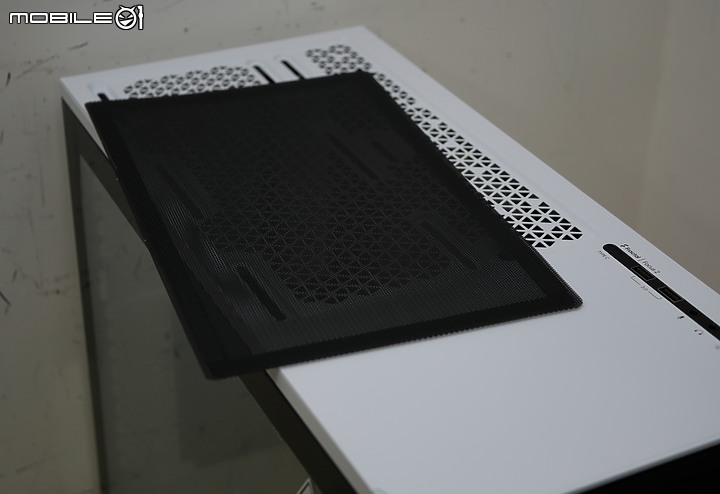 入門大空間 Fractal-Design Focus 2 開箱