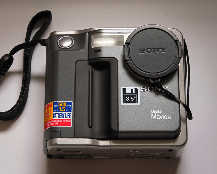 點我看大圖 這是懷舊Sony相機的寫真啊!Mavica FD7