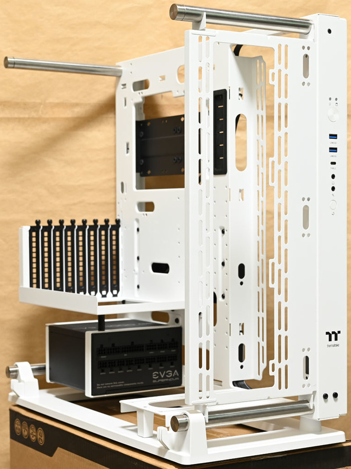 Thermaltake Core P3 TG Pro Snow Edition機殼開箱