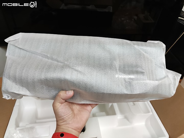 【 體驗分享 】Panasonic MC-A13G 羽量級無線吸塵器，極致輕巧天天打掃也不累！