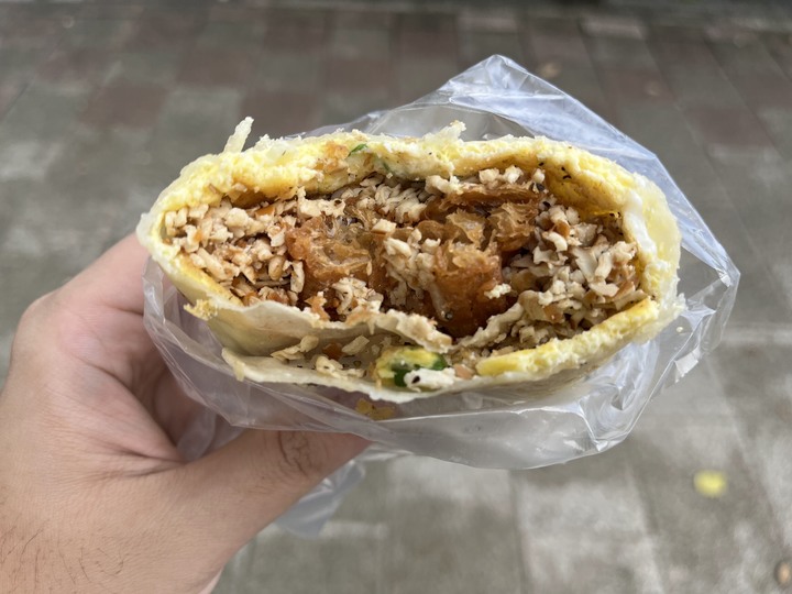 [食記] 延平街口傳統早餐店，台灣基隆仁愛，滿滿碎豆干大份量蛋餅總匯！