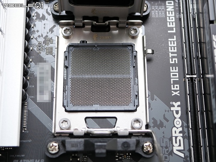 點我看大圖 銀白風格 X670E Steel Legend WiFi 開箱
