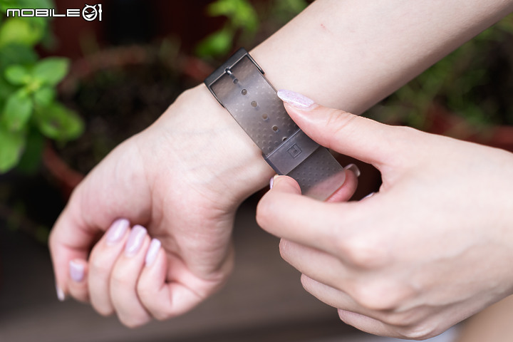 UAG x Apple Watch錶帶開箱|改款新品連發,軍風簡潔我都要!