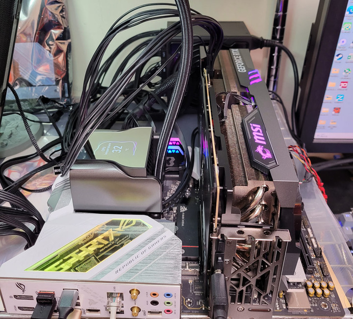 海韻SS-2X8P-12VHPWR轉換模組線電流及溫度測試