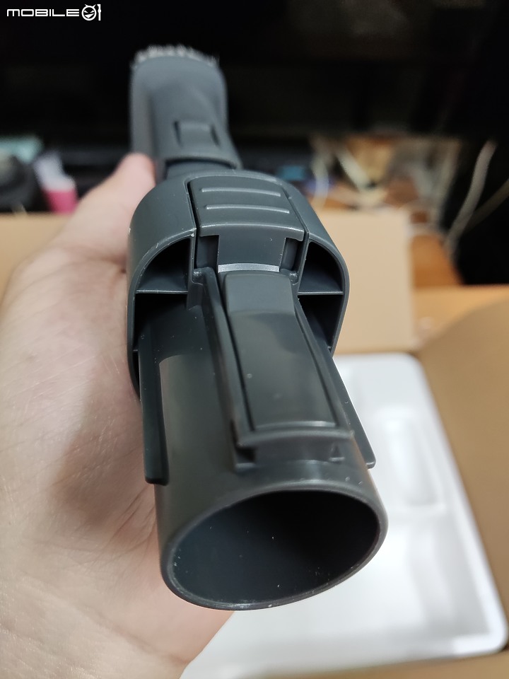 【 體驗分享 】Panasonic MC-A13G 羽量級無線吸塵器，極致輕巧天天打掃也不累！
