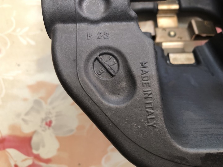 brembo 六活塞卡鉗疑問?