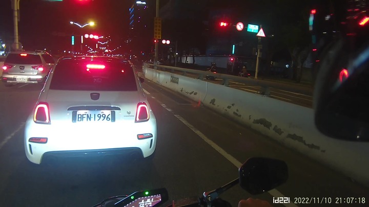id221 moto bc1 藍芽耳機+行車紀錄器分享