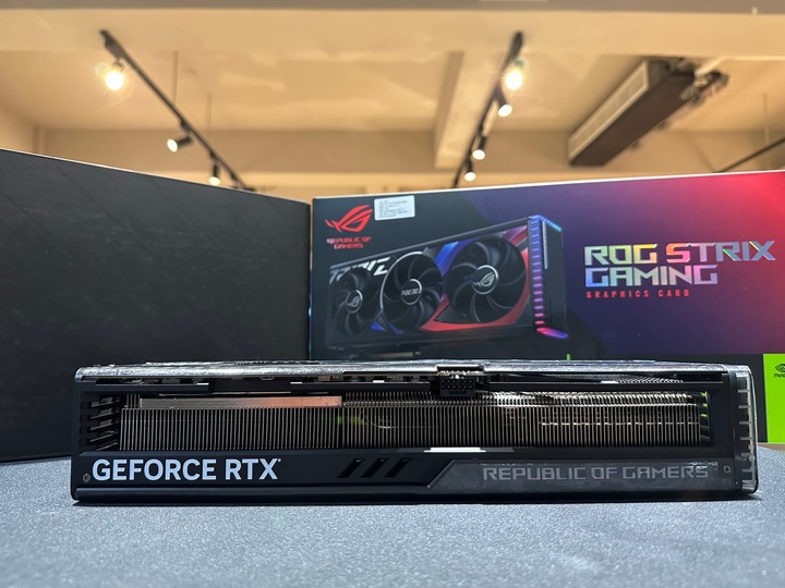 ASUS ROG Strix GeForce RTX™ 4090 OC 超頻版 16GB GDDR6X輕度開箱;卡皇中的卡皇