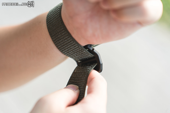 UAG x Apple Watch錶帶開箱|改款新品連發,軍風簡潔我都要!