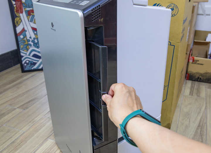 體驗 Panasonic變頻省電雙科技除濕機 F-YV50LX，讓全家人一起美好生活