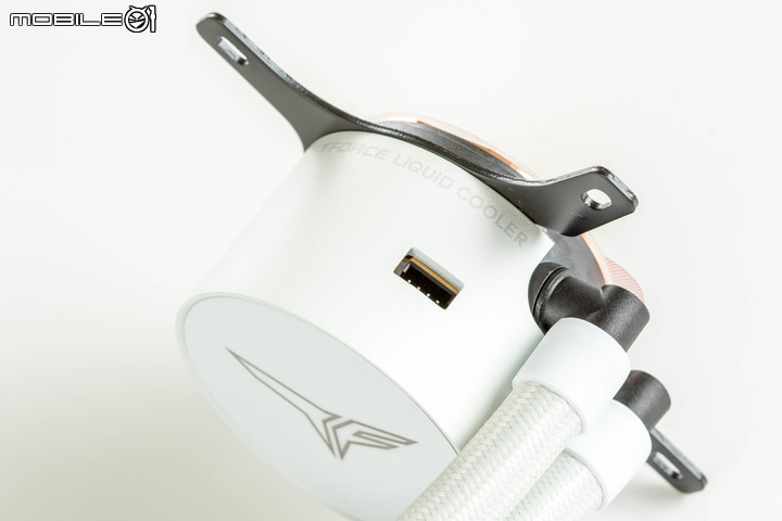 十銓 T-Force SIREN GD240E AIO 水冷散熱器開箱測試 以小型設計蘊含高效散熱性能