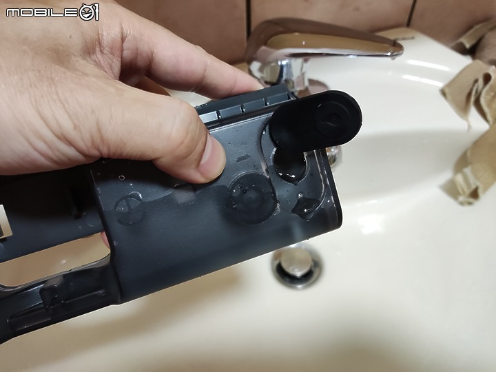 點我看大圖 【 體驗分享 】Panasonic MC-A13G 羽量級無線吸塵器,極致輕巧天天打掃也不累!