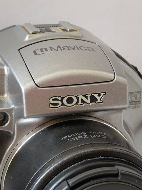 【懷舊分享】光碟式相機 - Sony Mavica CD400