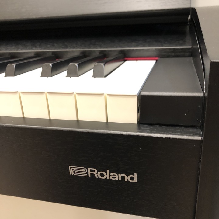 人生第一台電鋼琴就獻給Roland 的了